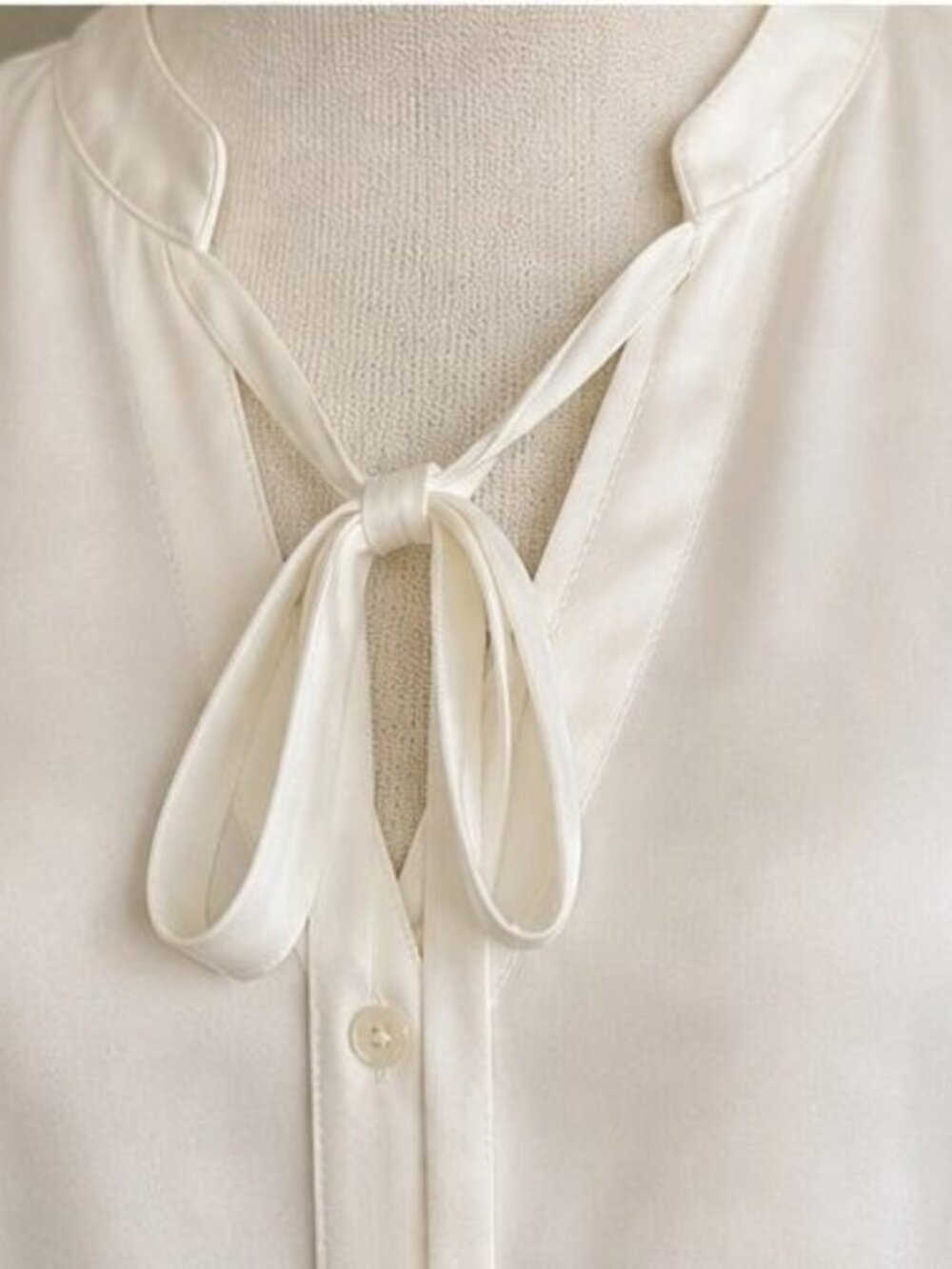 Ivory V Neck Top - Picture 4 of 6
